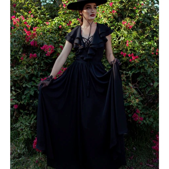 Mythical Goddess Gown by La Femme En Noir - Picture 4 of 8